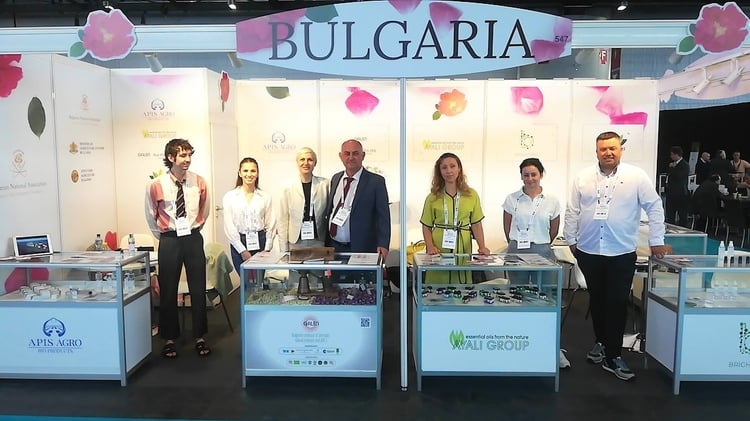 Bulgarian Essential Oils, Cosmetic Raw Materials Highly Praised at World Perfumery Congress