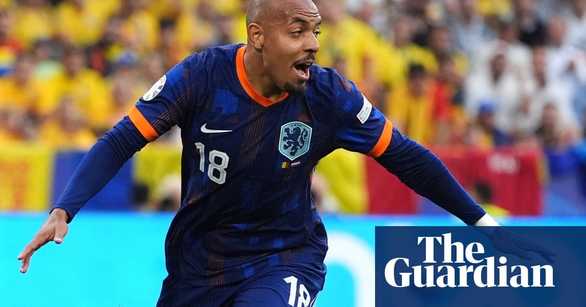 Donyell Malen double sinks Romania to put Netherlands in last eight