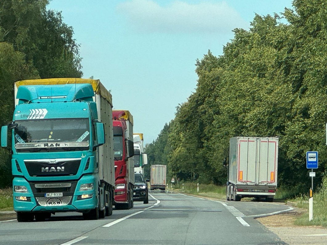 More serious accidents involving trucks on Latvia's roads