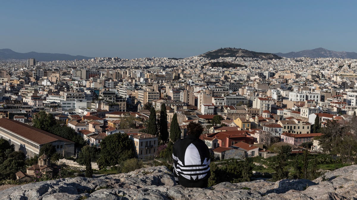 Greece introduces 6-day work week for some industries