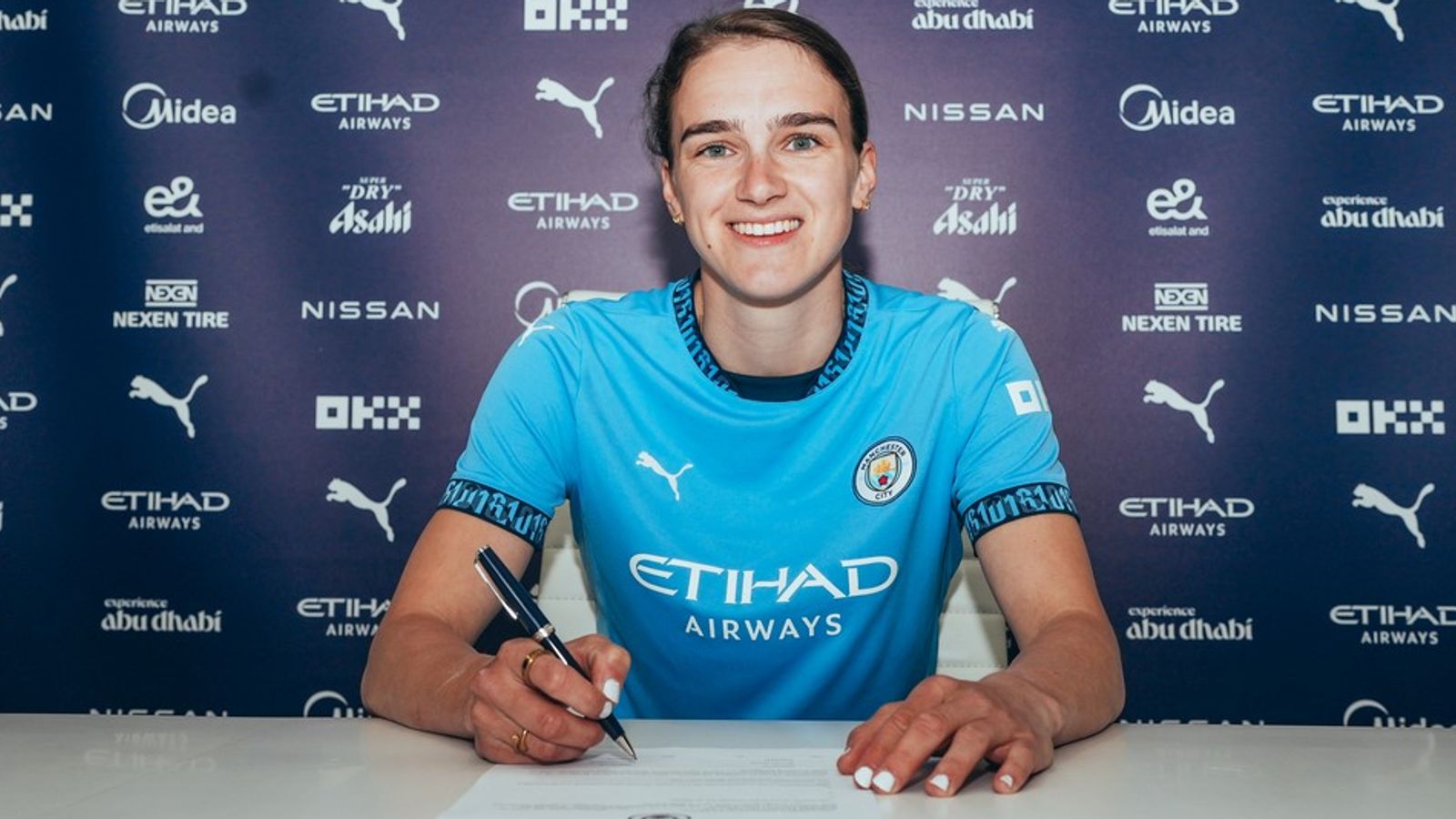 Vivianne Miedema: Man City sign Women's Super League record goalscorer on free transfer after Arsenal exit