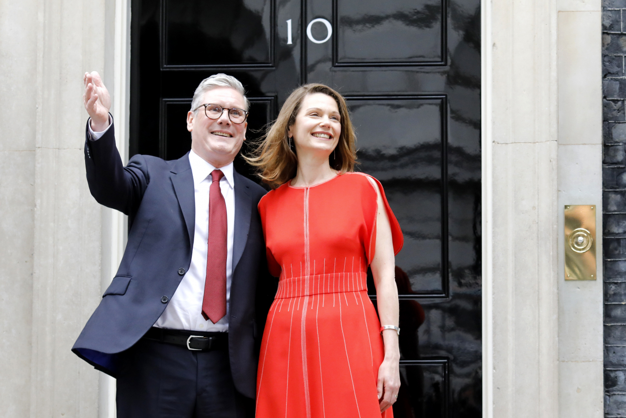 New PM Starmer speaks to world leaders, names top team after election win