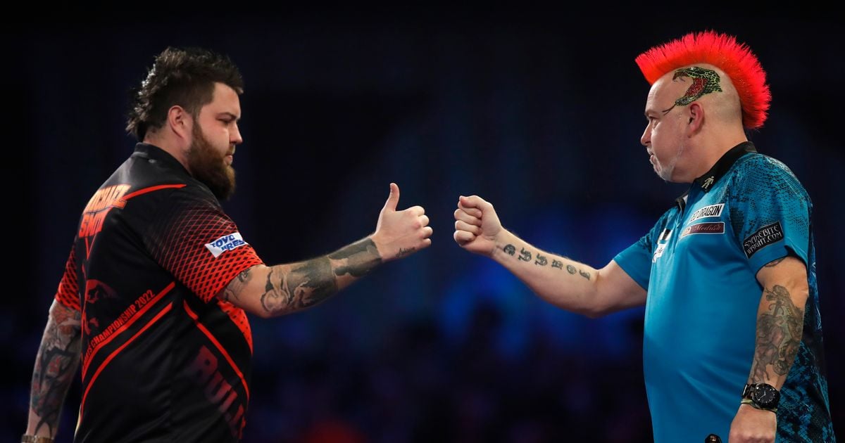 Former world darts No.1 wades into Michael Smith and Peter Wright row with clear stance