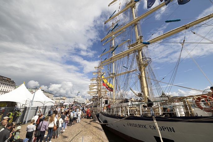 Tall Ships leave Helsinki for Tallinn