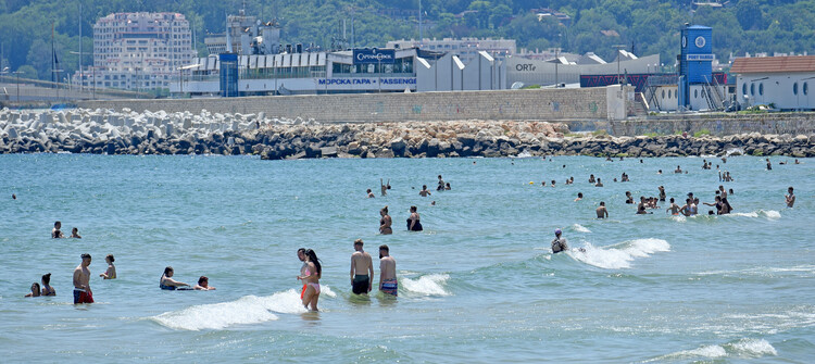 Tourism Minister Says Summer Season Started Well, Black Sea Water Quality Excellent