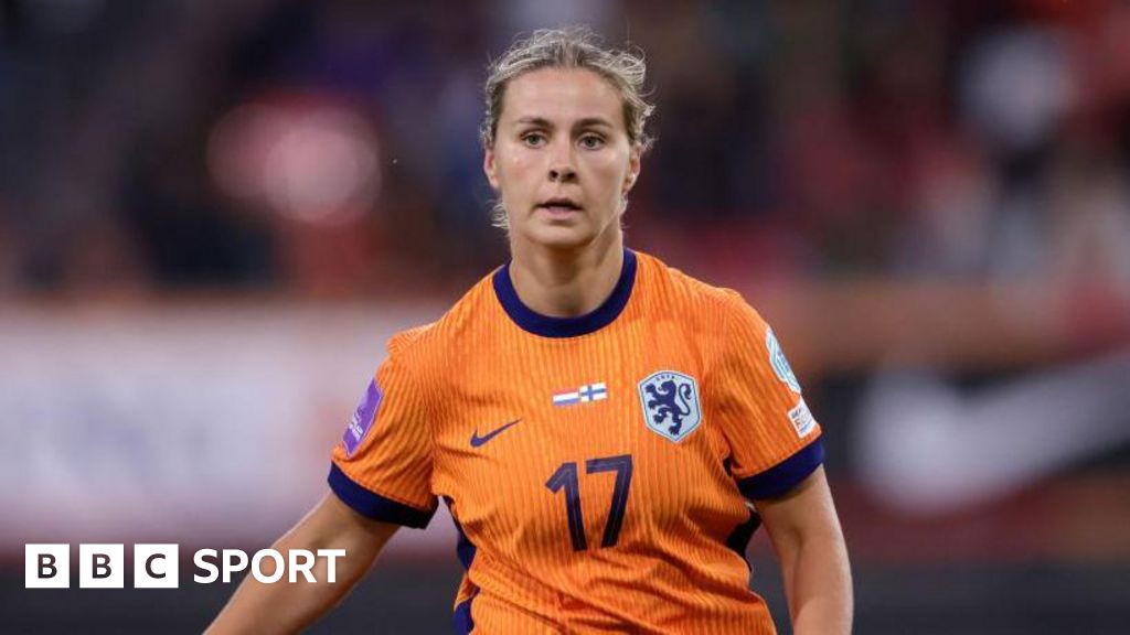 Arsenal midfielder Pelova ruptures ACL