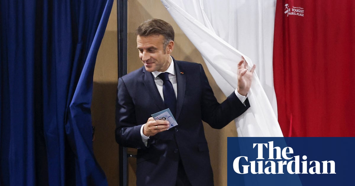 France on course for highest turnout in decades at pivotal election