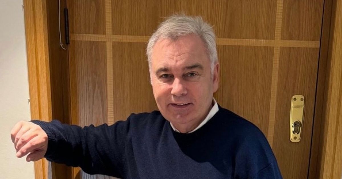 Eamonn Holmes flooded with support as he admits he can't walk in worrying post