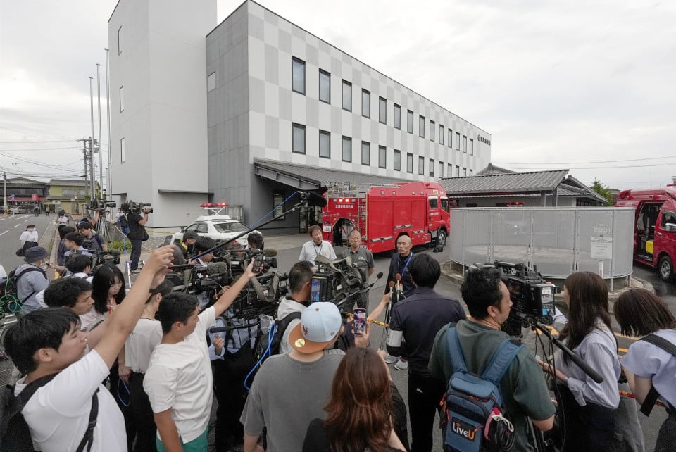 5 taken to hospital after alleged arson at central Japan city hall