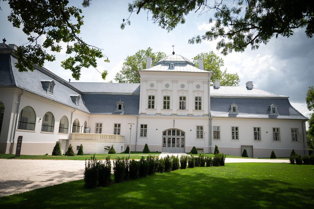 Will Hungarian castles be privatised? Not everybody likes it
