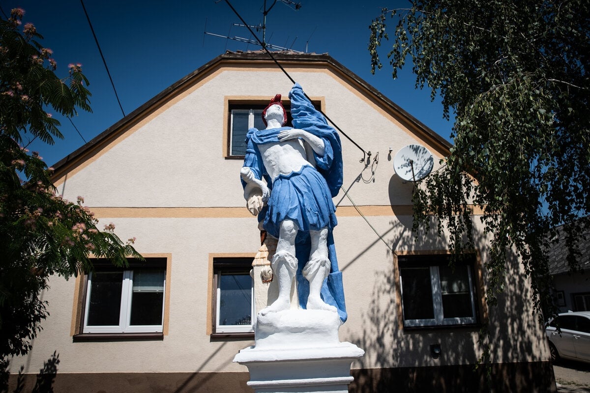 Historic Bratislava statue repainted, reminds people of Smurfs