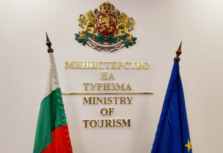 Government Officials Hold Meeting with Tourism Representatives to Discuss Facilitation of Issuance of Visas to Third-Country Nationals