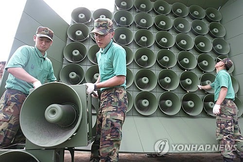 (2nd LD) S. Korean military resumes loudspeaker broadcasts near border in response to N.K. balloons