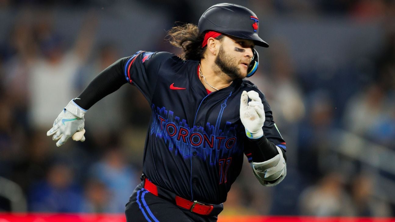 Blue Jays' Bichette strains calf, leaves after 6 against Tigers