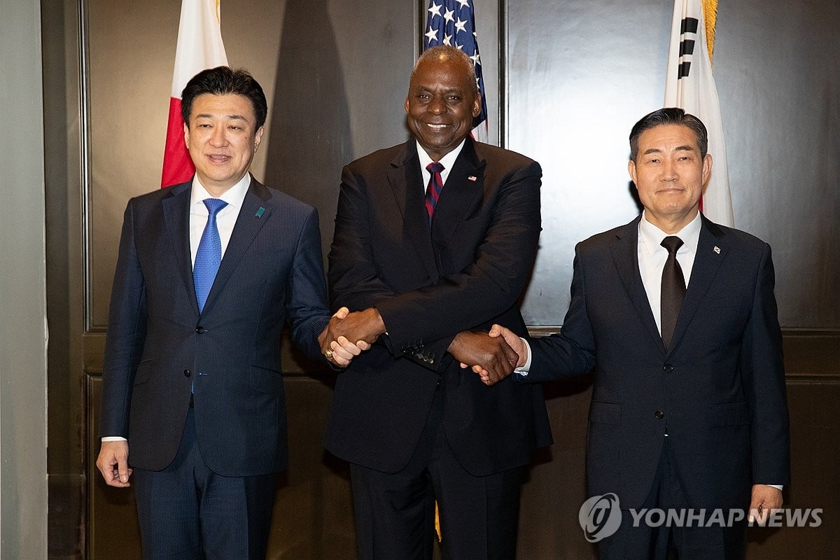Defense chiefs of S. Korea, U.S, Japan to meet in Tokyo to discuss N.K. threats