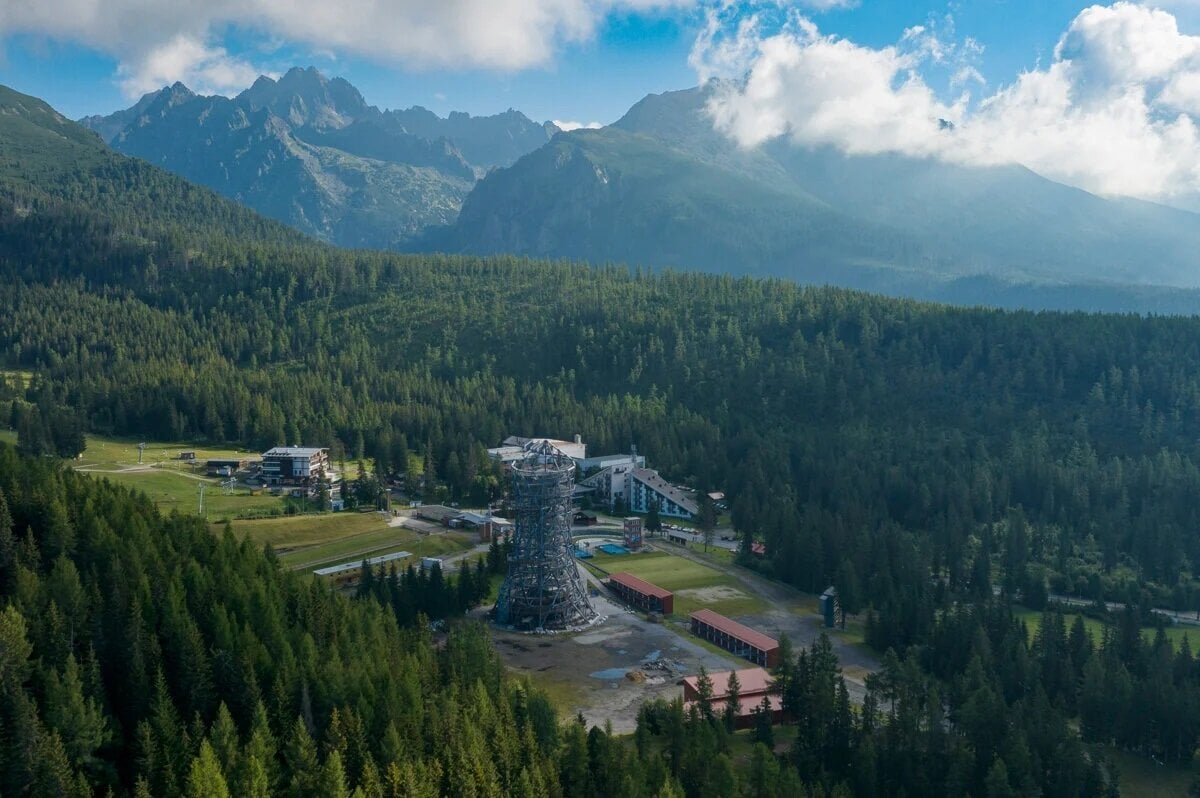 Controversial High Tatras tower reopened, its operator wants it elsewhere