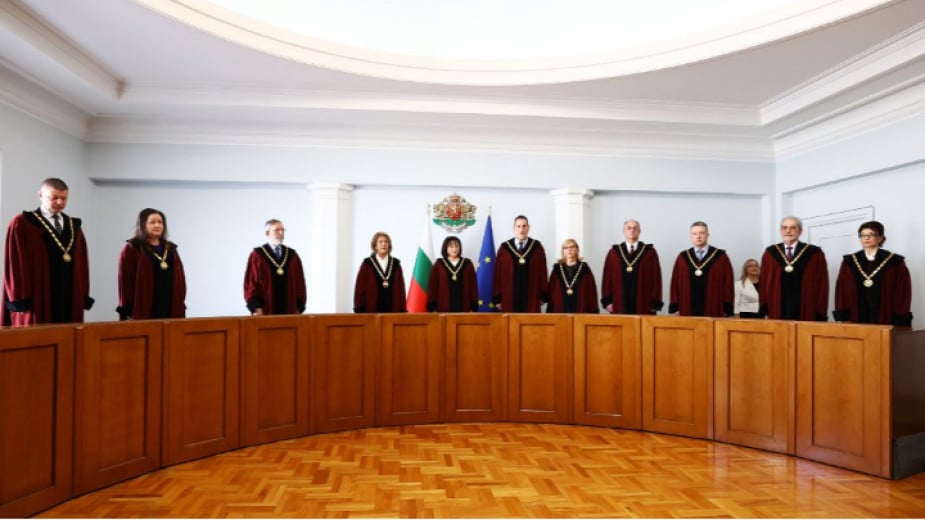 The Constitutional Court annuls recent judicial reforms and keeps the new caretaker cabinet