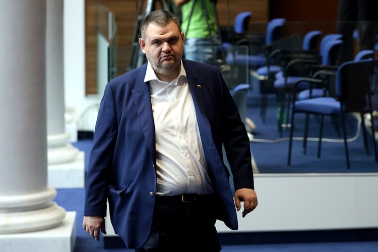 Delyan Peevski Sends Complaint to Prosecution Service against MRF Co-Leader Dzhevdet Chakarov