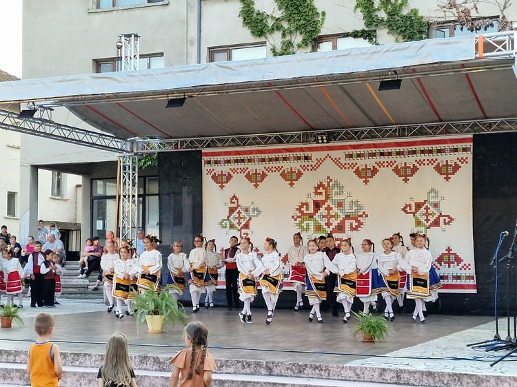 Festival of Embroidery Opens in Danubian Village of Vardim
