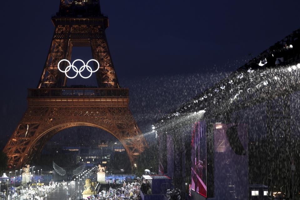 Paris dazzles with a rainy Olympics opening ceremony on the Seine River