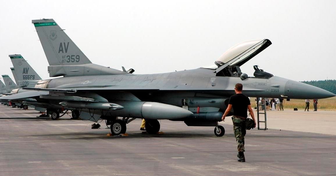 The first 2 of 14 new F-16 fighter jets from the US land in Slovakia
