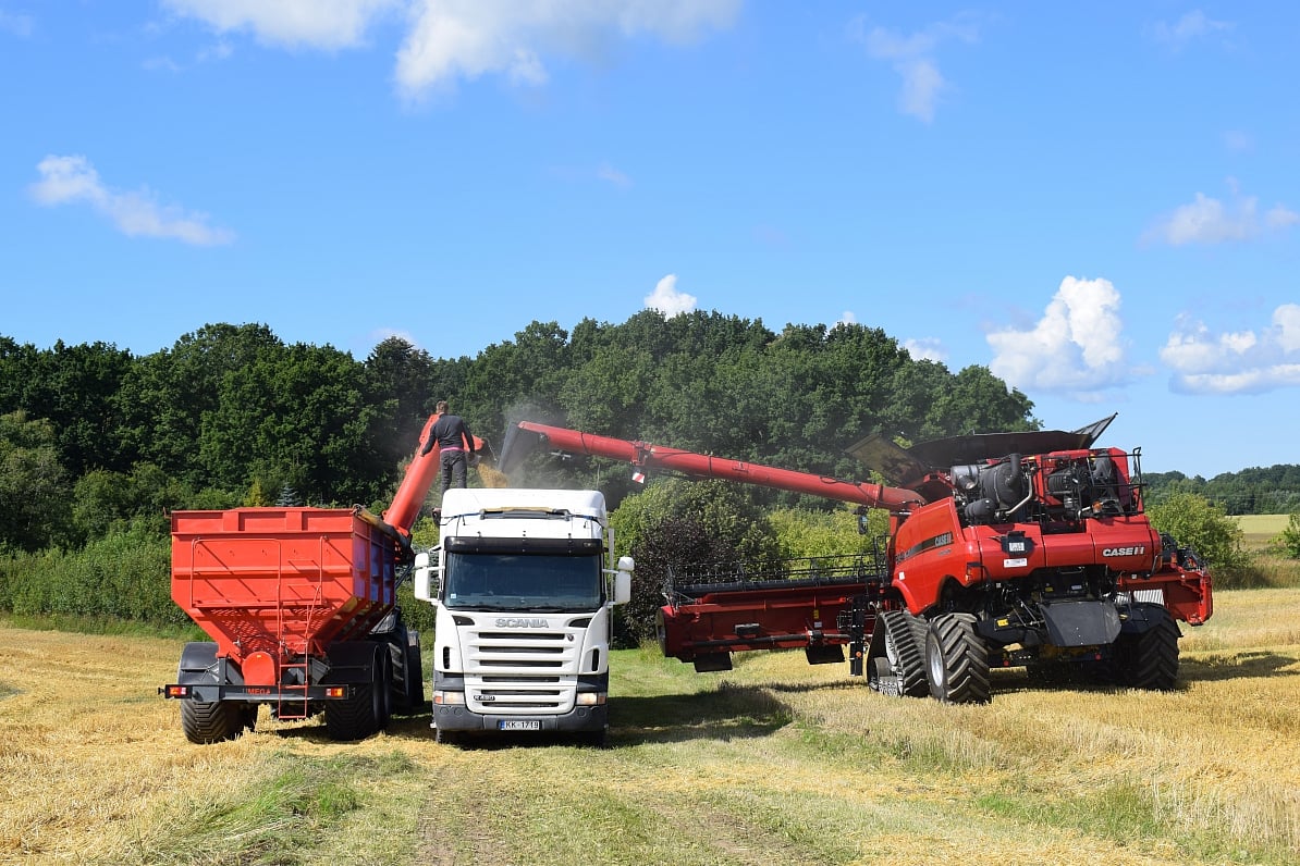 Take extra care around tractors this harvest season