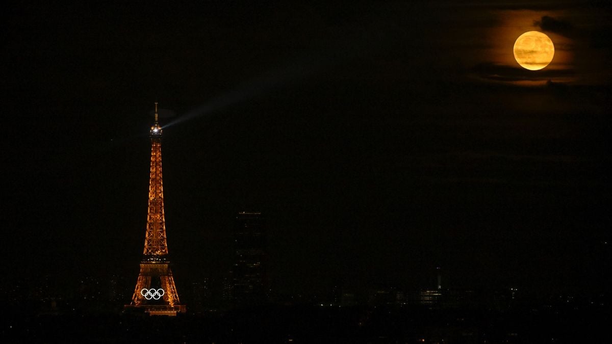 July full moon 2024: Buck Moon puts on dramatic show for skywatchers around the world (photos)