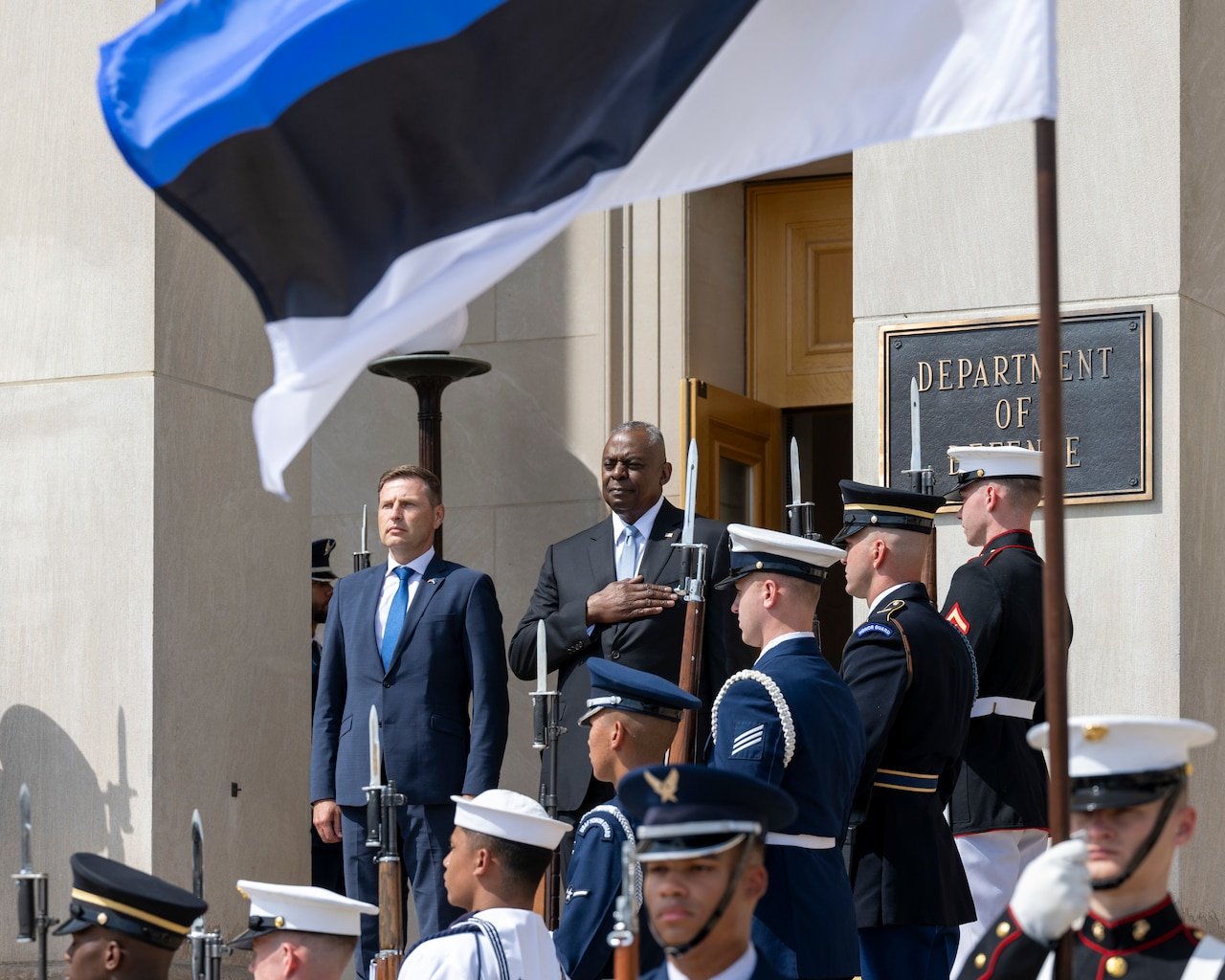 Austin Discusses NATO, Ukraine, Military Cooperation With Estonian Counterpart