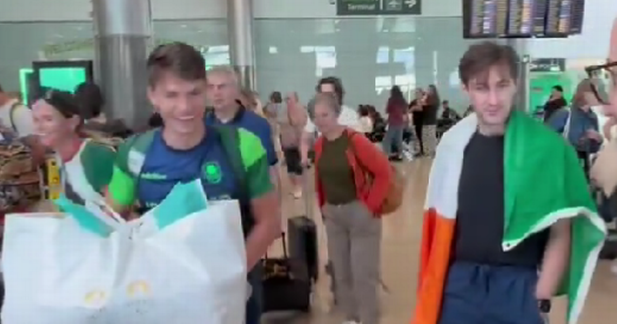 Paul O'Donovan and Fintan McCarthy hitch lift to Cork after returning home with Olympic gold