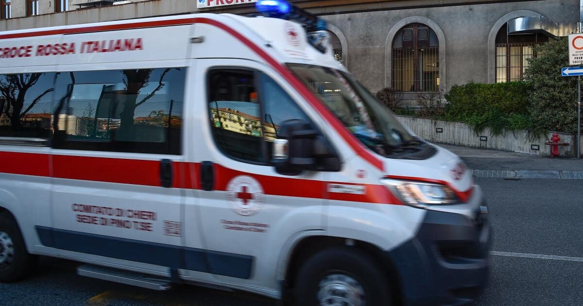 Furgone investe quattro persone a Milano: un uomo in gravi condizioni. Ipotesi malore per il conducente