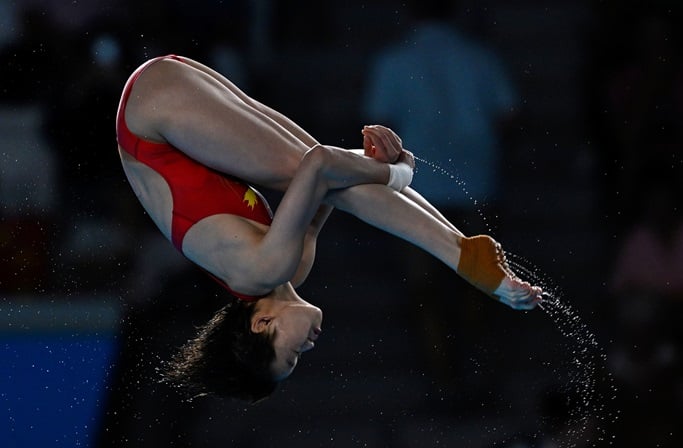 Quan retains diving title, multiple new records created