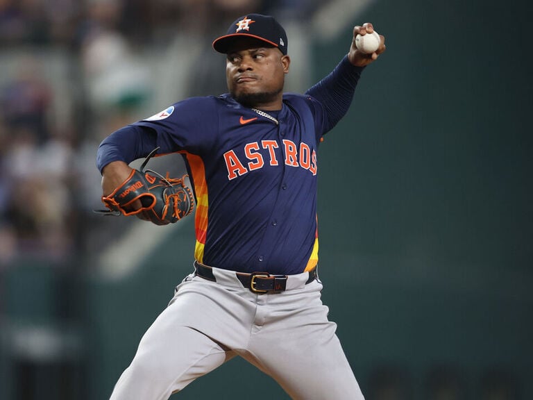 Astros' Valdez loses no-hitter with 2 outs in 9th