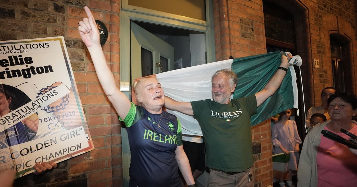 Kellie Harrington's mother Yvonne leads sing-song after boxer's Olympic gold medal win