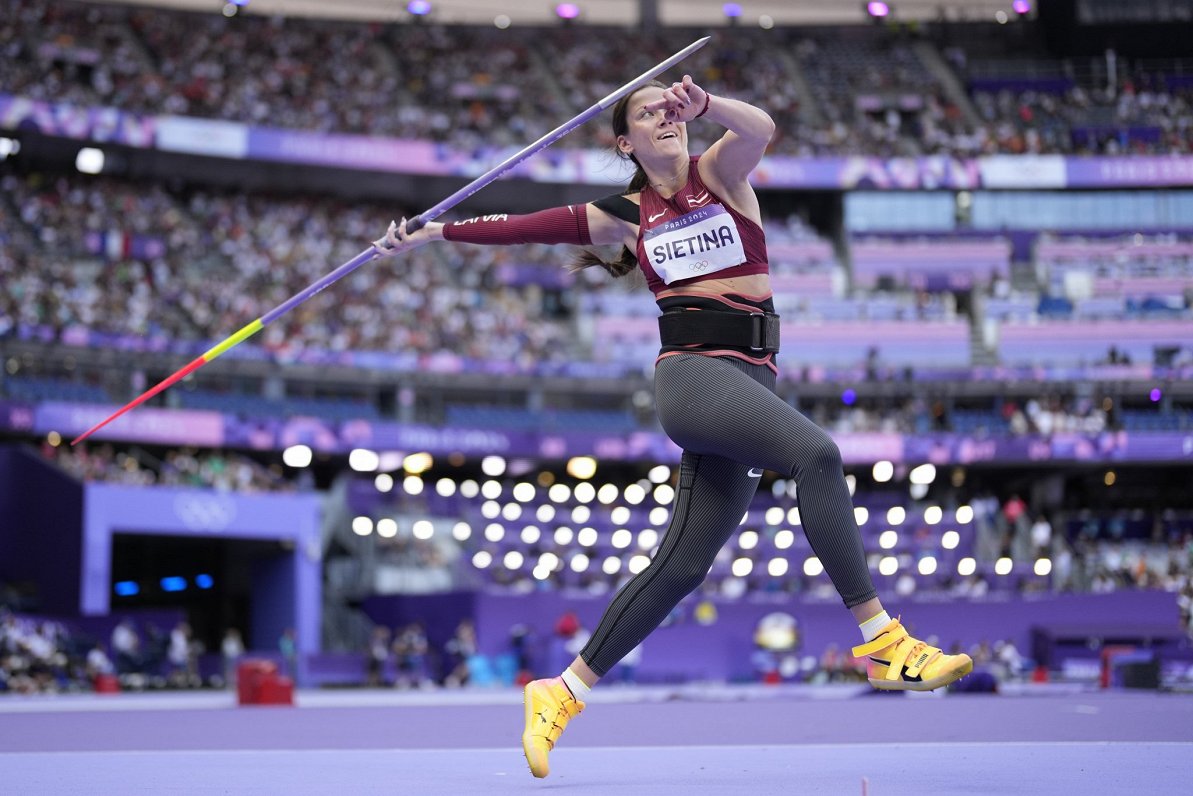 Latvian javelin throwers stay in Olympic preliminaries