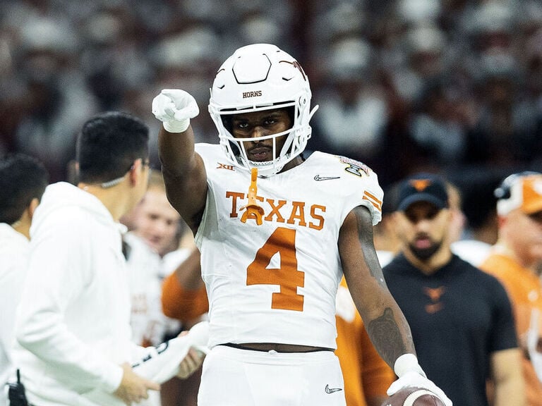 Report: Texas loses RB Baxter to season-ending knee injury