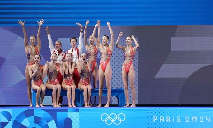 Chinese weightlifters retain Olympic golds, US top of medal tally