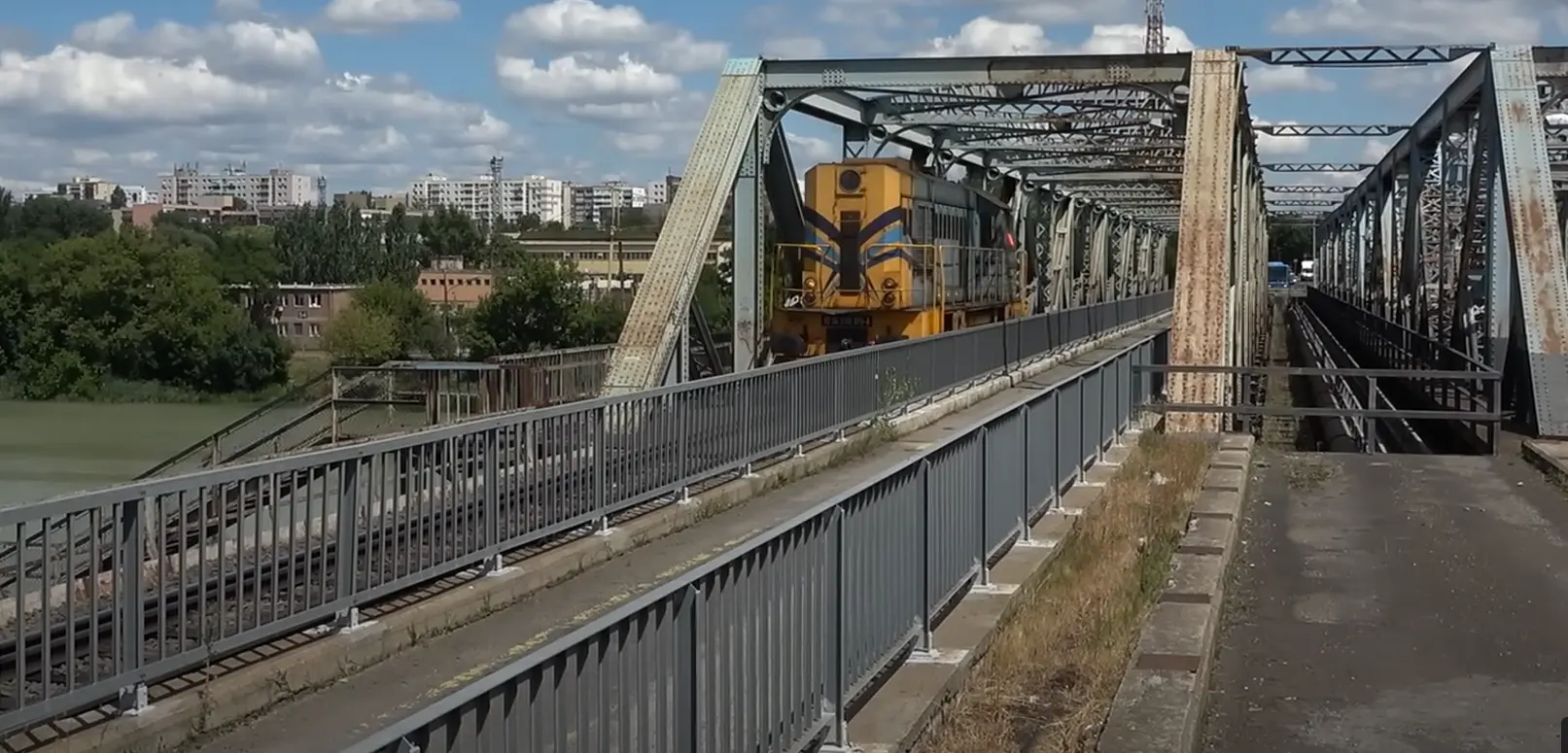 Cargo transport in Hungary in grave danger: authorities may close key Danube bridge because it threatens lives