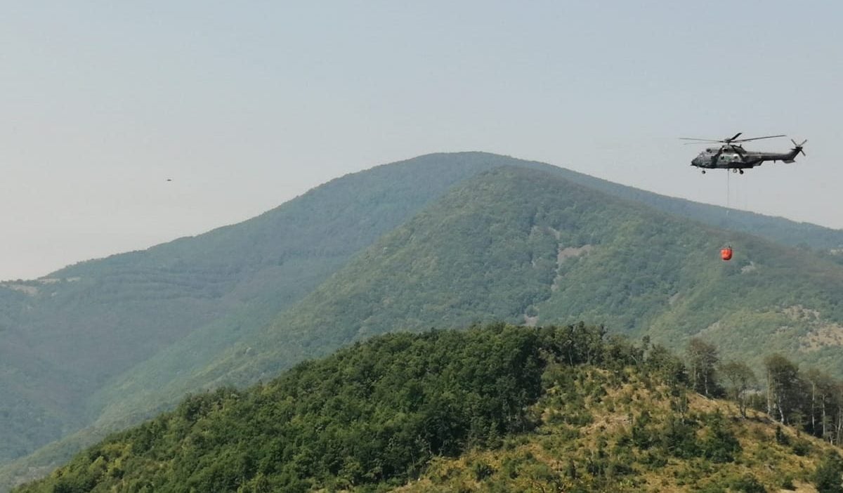 Hungarian Firefighters Continue to Tackle Wildfires in North Macedonia