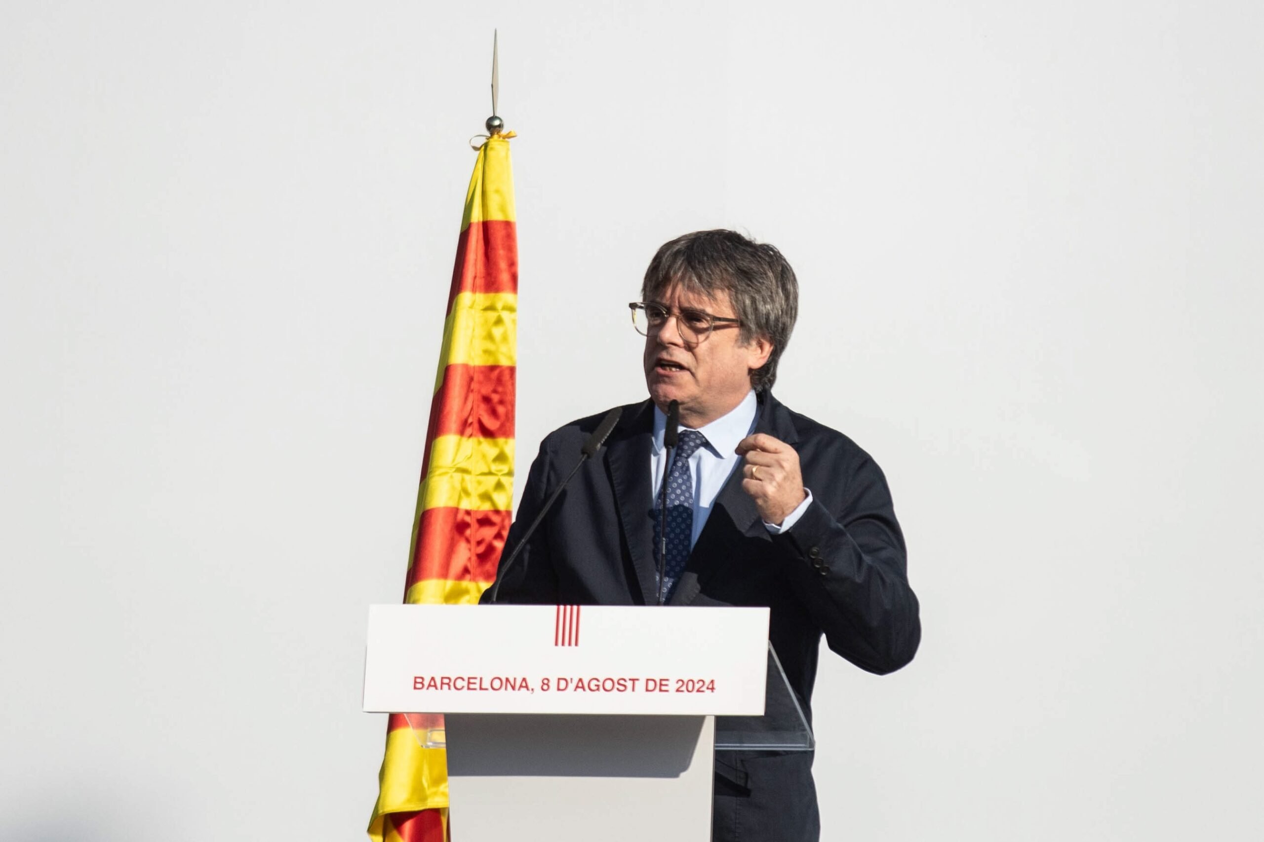 Who is Carles Puigdemont and why are police hunting him in Spain? All you need to know about the exiled Catalan separatist leader