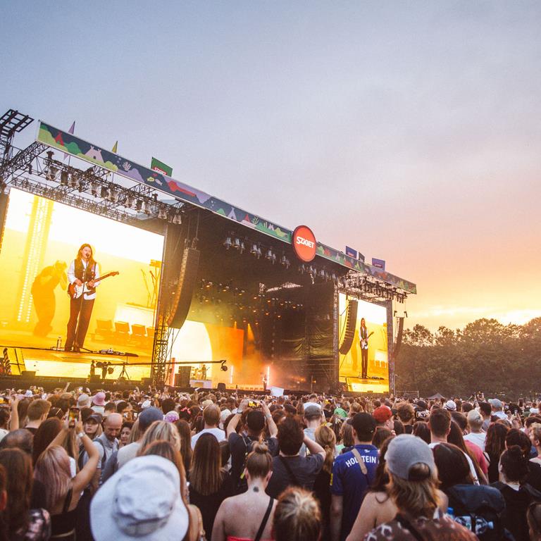 Accident at Sziget Festival: ambulance rushed to nearby hospital