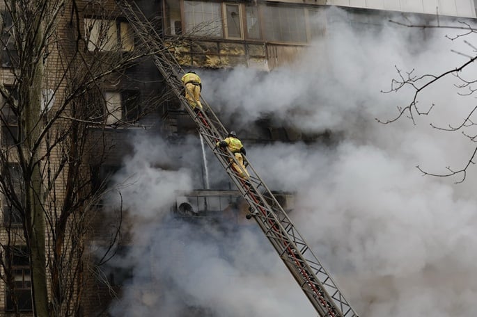 4 killed, 24 injured in Russian strike on shopping mall in Donetsk