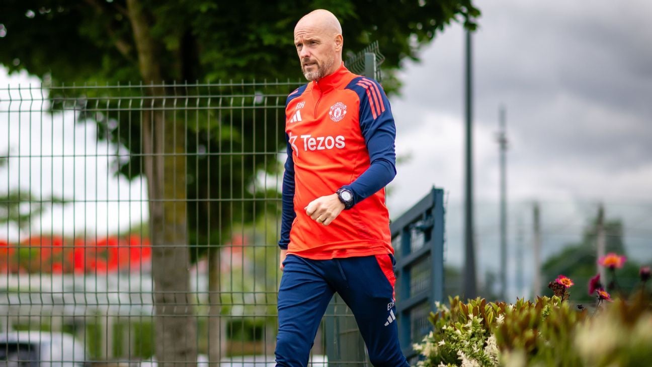 Erik ten Hag warns of slow start to season for Man United