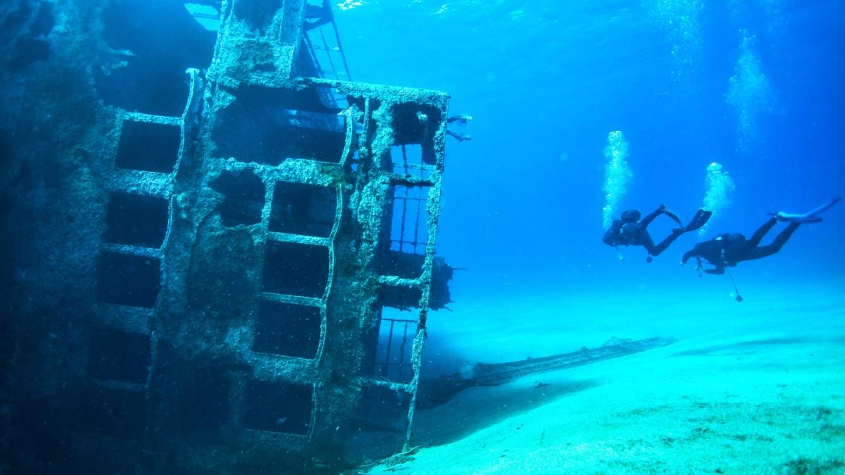 Divers Accidentally Discovered an 18th-Century Pirate Ship Loaded With Priceless Loot