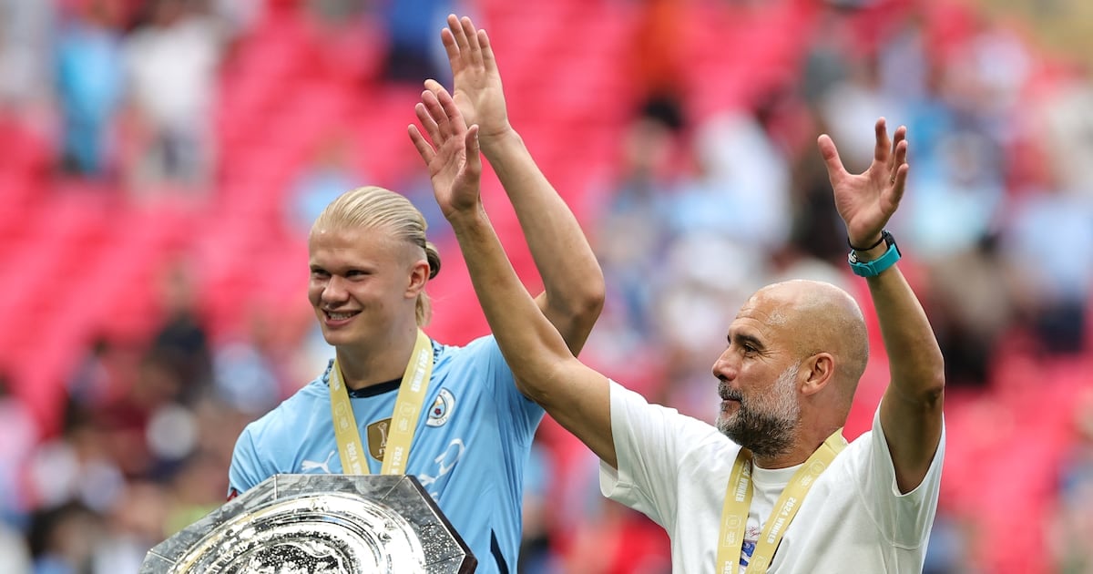 Jonny Evans misses from the spot as Manchester City beat United in Community Shield