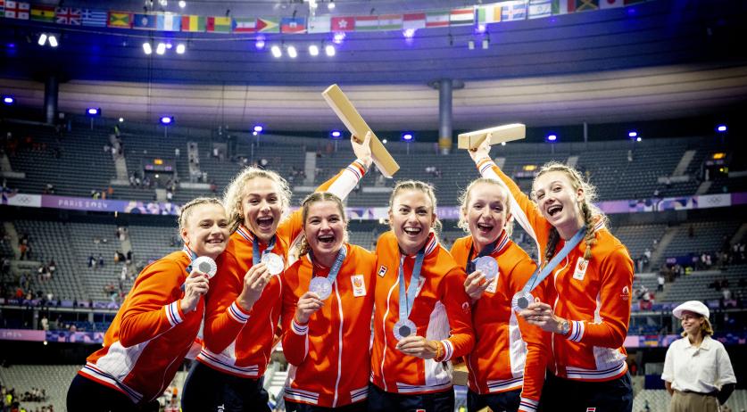 Dutch women's 4x400m relay wins Olympic silver; Bronze for Dutch synchronized swimmers