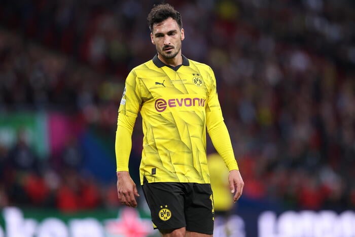 Soccer: Hummels joins Roma