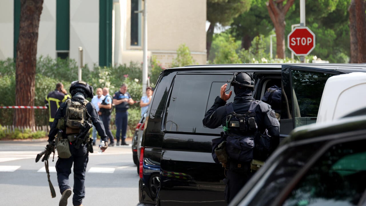 Police open terror probe after explosion outside synagogue in southern France