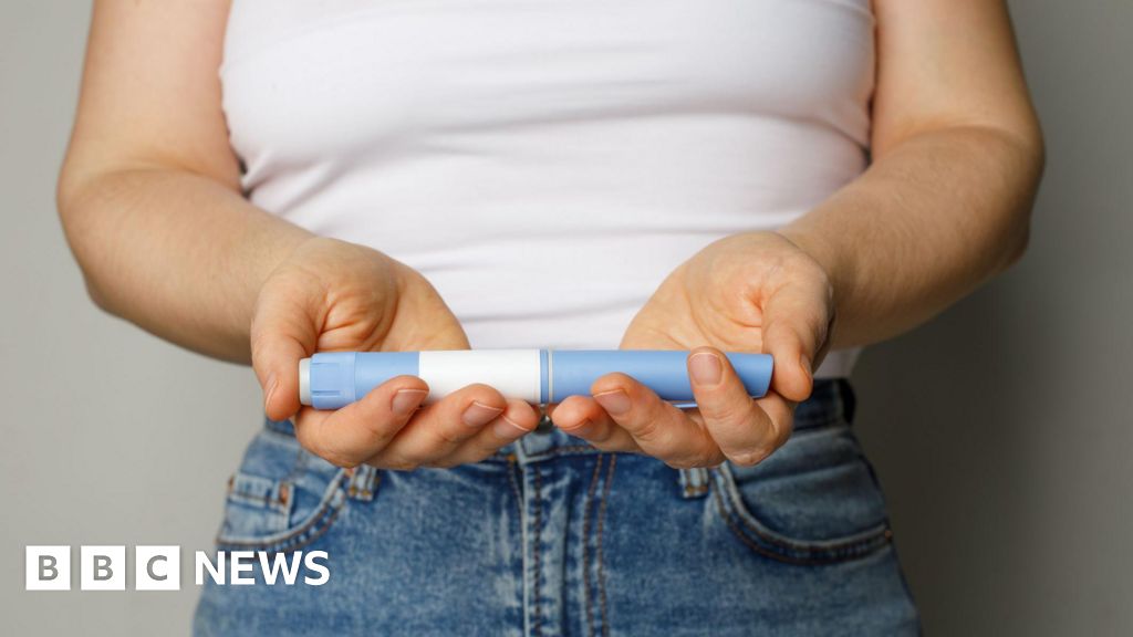 Pharmacists warn over fake weight-loss jabs