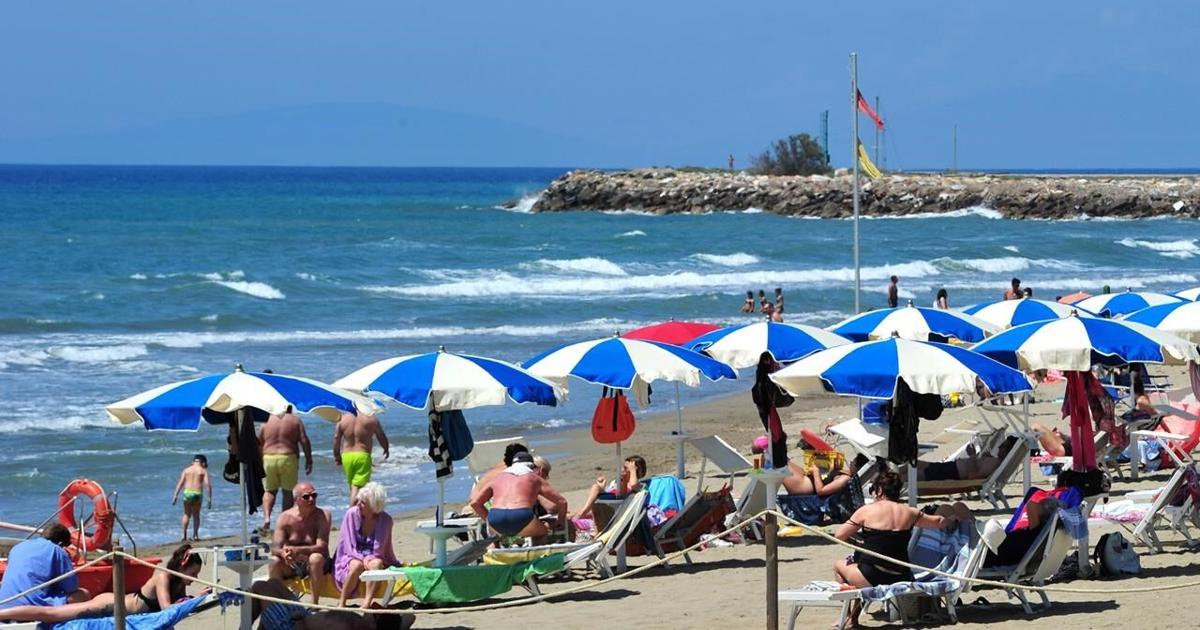 Italy approves new rules to put beach concessions up for bidding by 2027