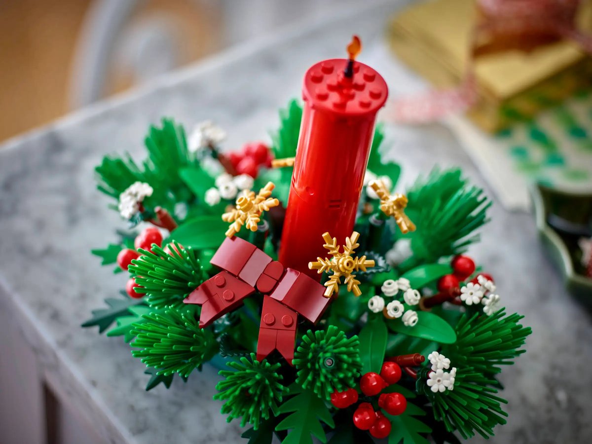 LEGO builds up to the festive season with Christmas Table Decoration set